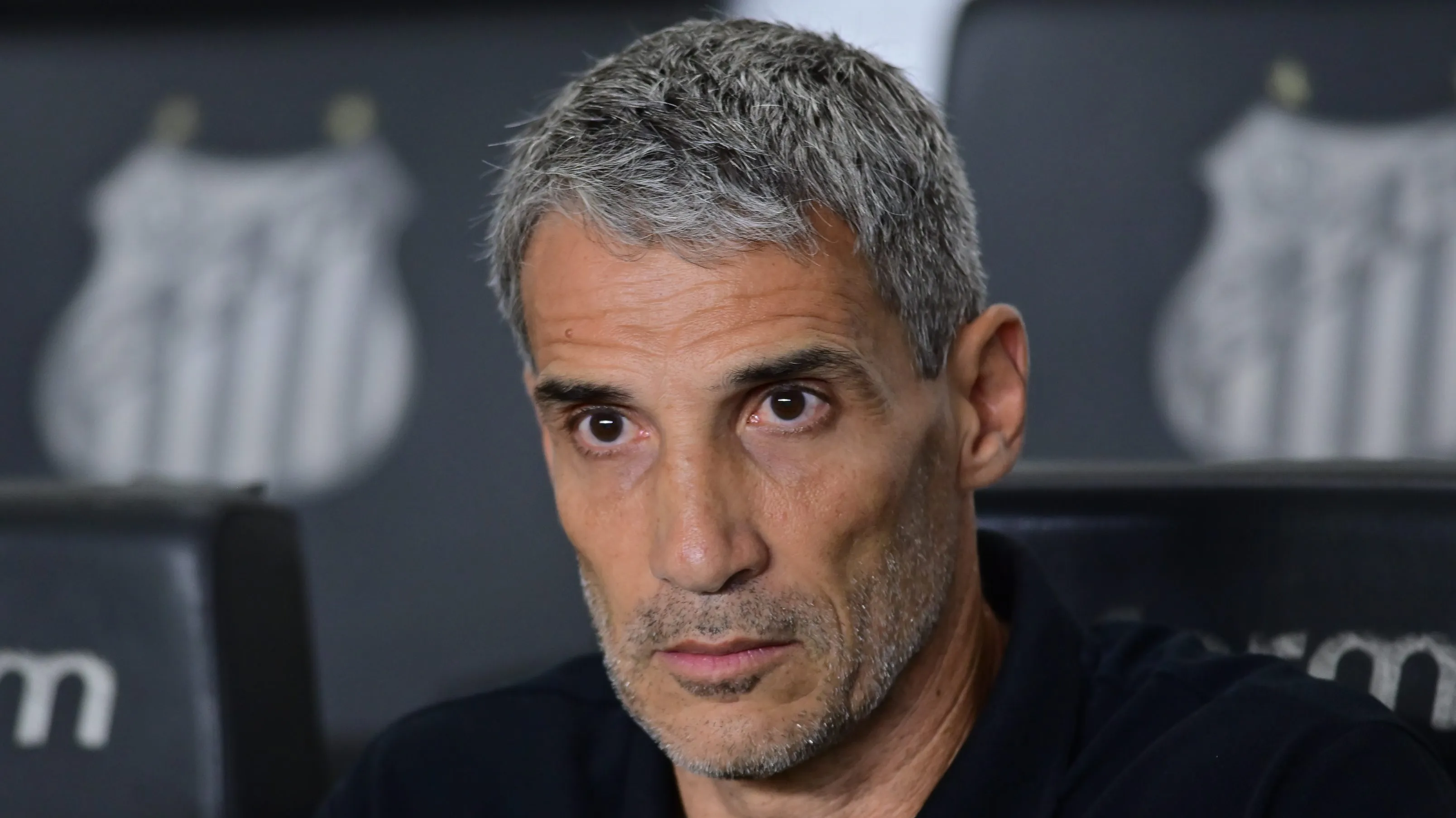 Juan P. Vojvoda segu buscando a melhor formação. Foto: Jota Erre/AGIF