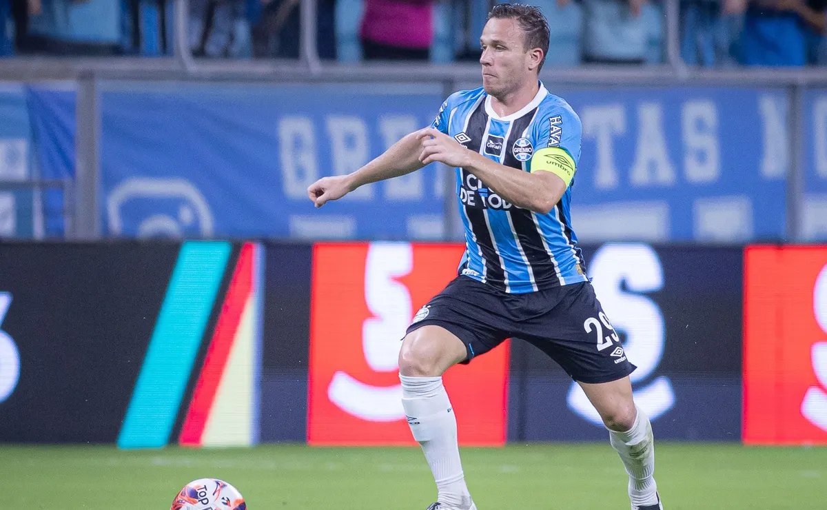 Arthur em Rumo à Europa: Interesse do Como Agita Mercado Após Saída do Grêmio