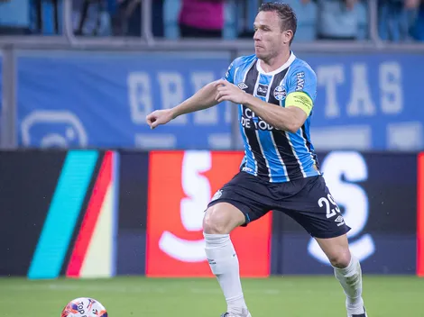 Arthur pode deixar o Grêmio após interesse do Como, da Itália