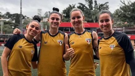 Elenco do São Paulo feminino em treinamento