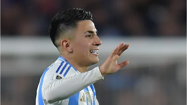 Thiago Almada com a camisa da Argentina - Foto: Marcelo Endelli/Getty Images