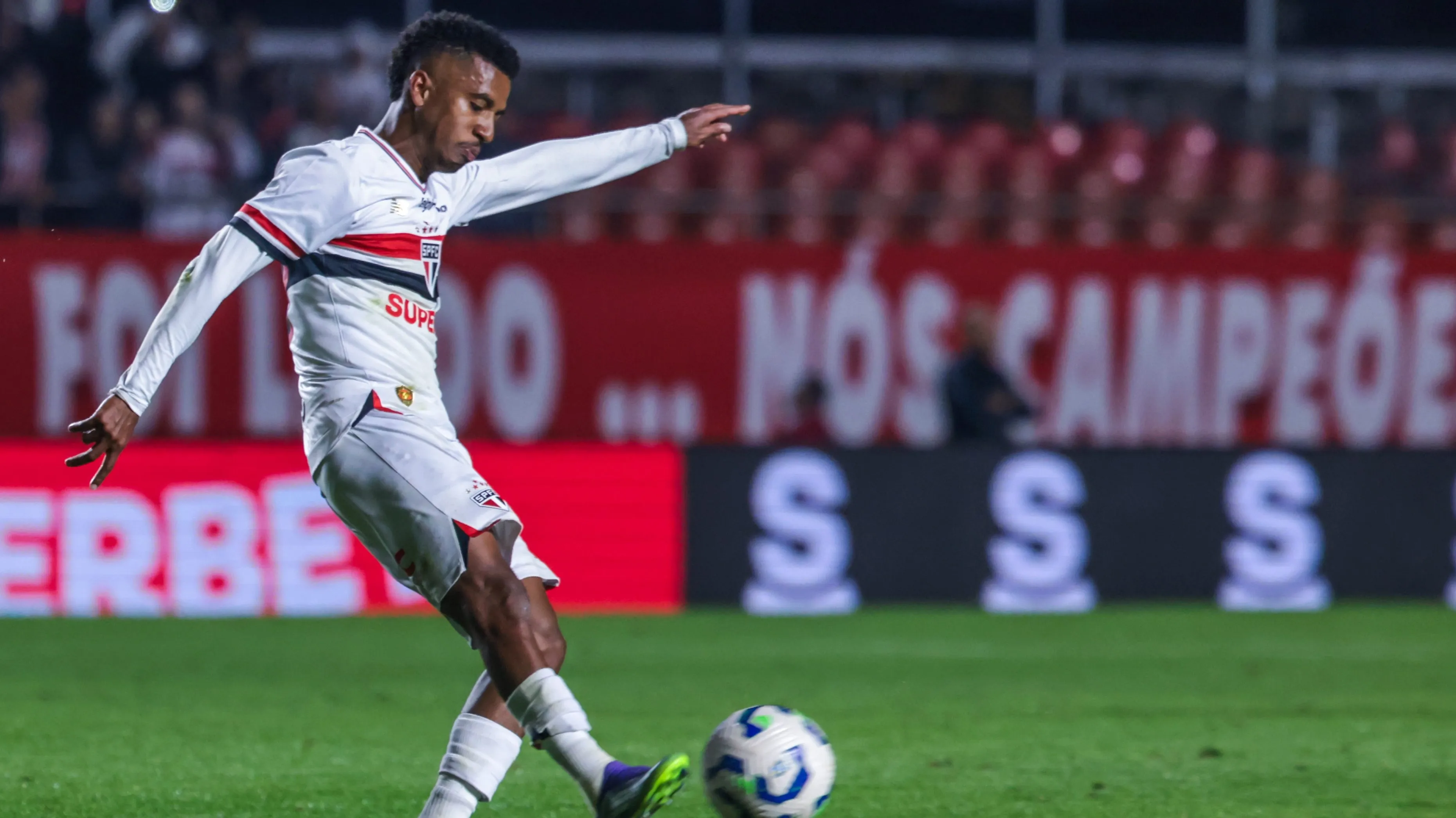Marcos Antonio jogador do Sao Paulo durante partida contra o Corinthians no estadio Morumbi pelo campeonato Brasileiro A 2025. Foto: Marcello Zambrana/AGIF