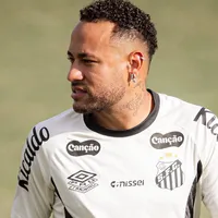 Neymar fica de fora de treino tático por conta de desgaste