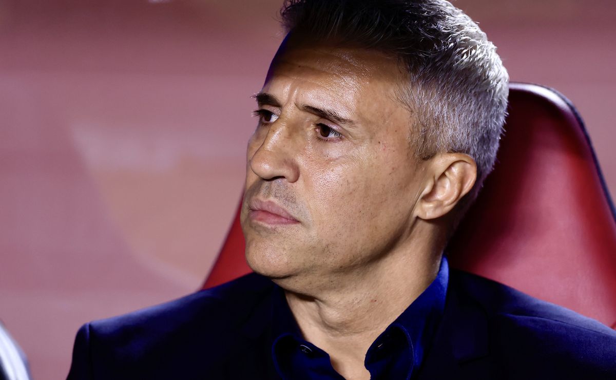 Crespo prepara novas mudanças no São Paulo e pode escalar André Silva e Calleri juntos