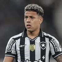 Matheus Martins revelou que se adaptou a atuar como centroavante no Botafogo