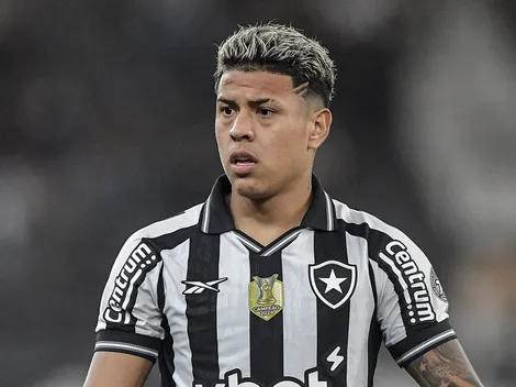 Matheus Martins revelou que se adaptou a atuar como centroavante no Botafogo