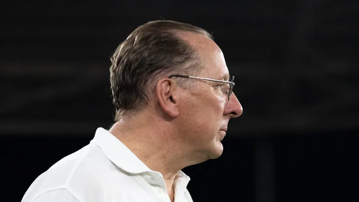 - John Textor dono da saf do Botafogo durante partida contra o Cruzeiro