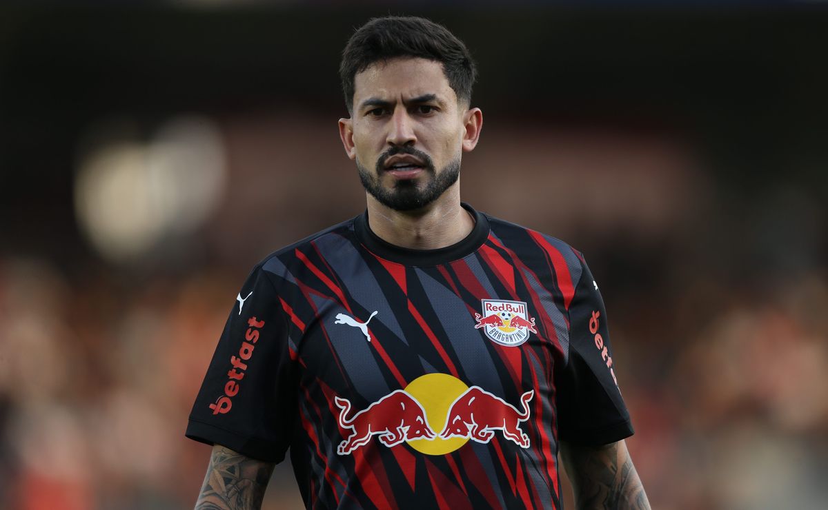 Internacional abre conversas com o Red Bull Bragantino pelo zagueiro Pedro Henrique