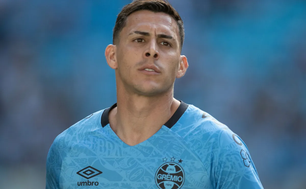Pavón solicita contrato até 2028, enquanto Grêmio negocia prorrogação limitada a um ano