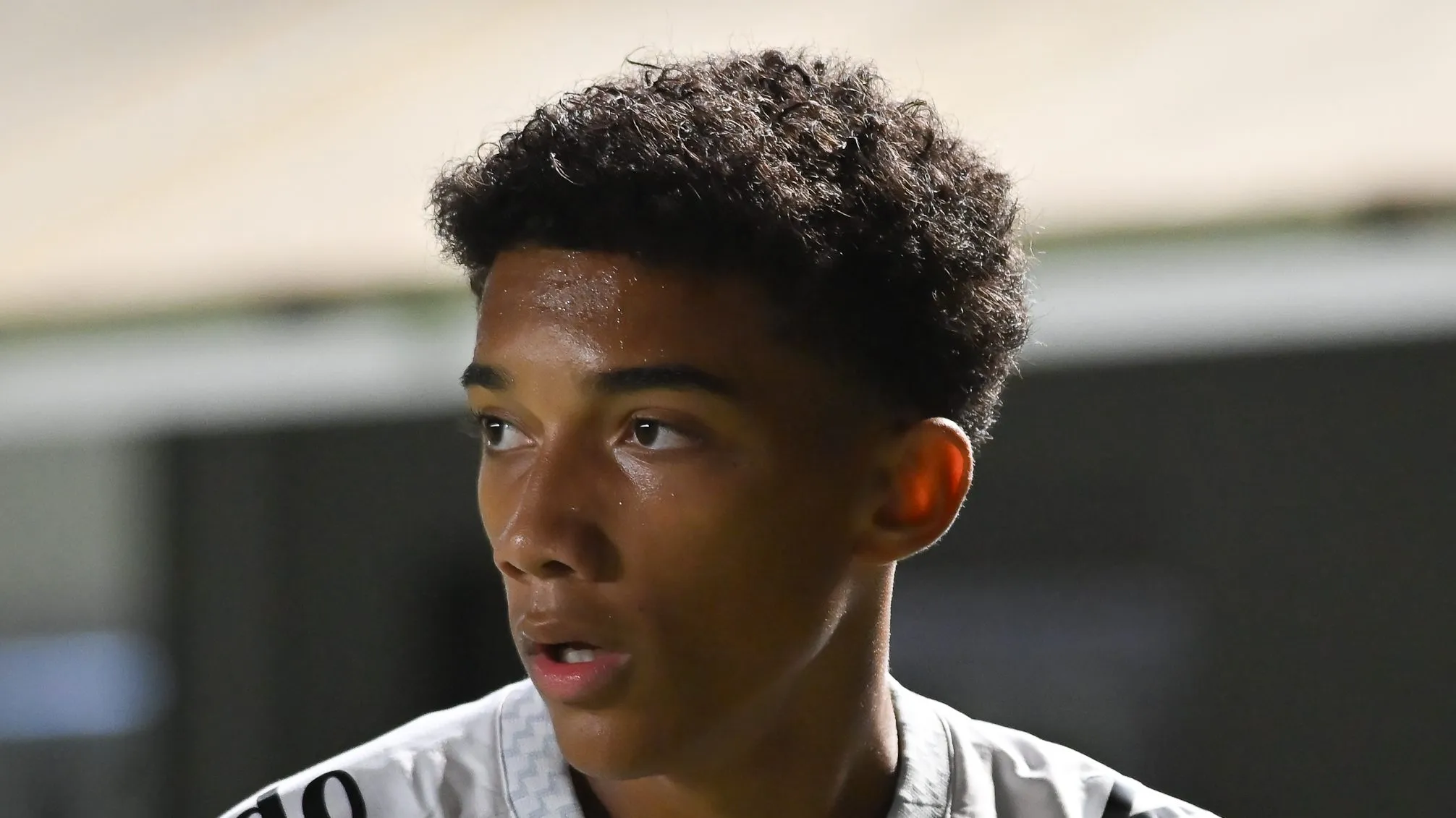 Foto: Jota Erre/AGIF – Robinho Jr. deve renovar até 2030 com o Santos.