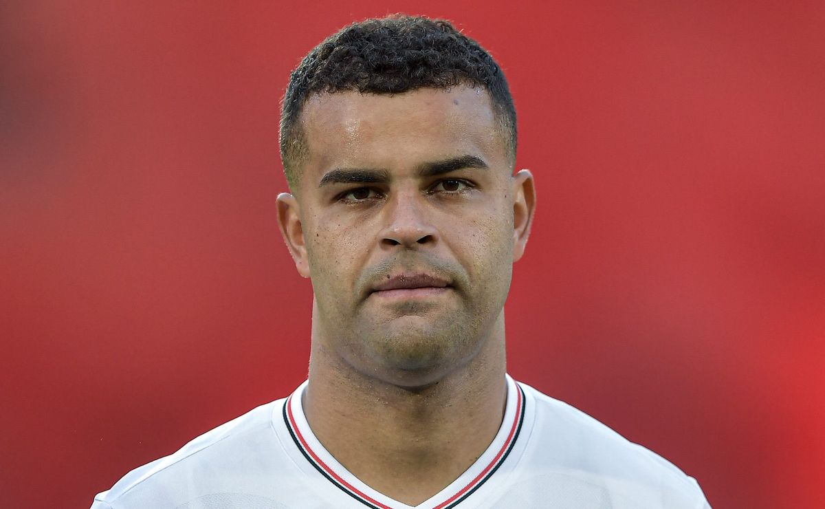 Alisson elogia Zubeldía ao chegar no Rio de Janeiro para assinar com o Fluminense: “Foi de grande ajuda para mim”