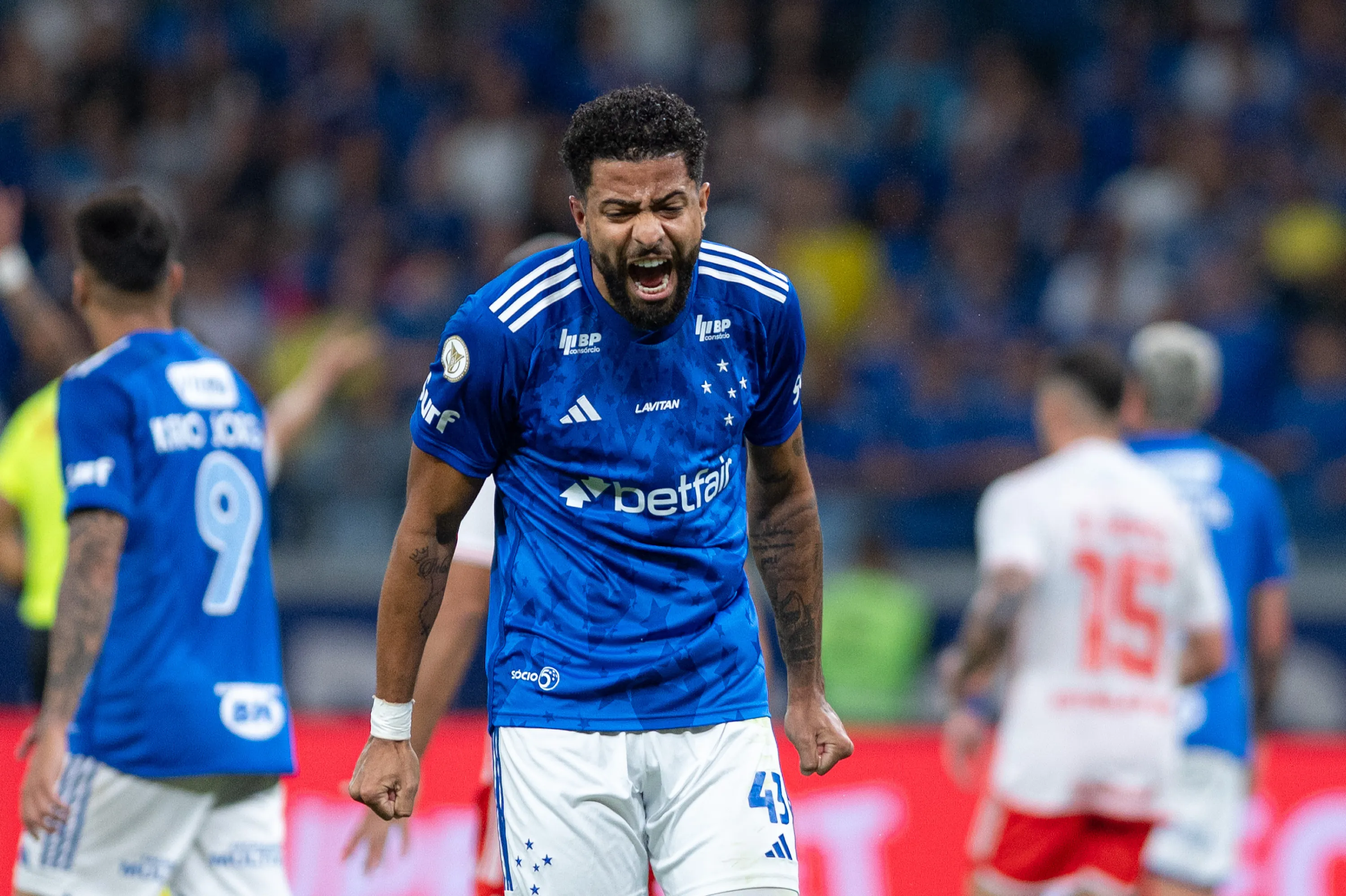 Zagueiro João Marcelo voltou a ganhar minutagem após retornar de cirurgia no LCA em 2025 – Foto: Alessandra Torres/AGIF