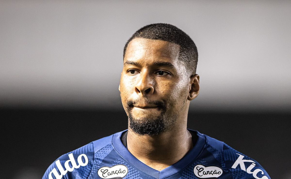 Santos avalia empréstimo de Diógenes e João Pedro, de 17 anos, pode virar reserva imediato de Brazão