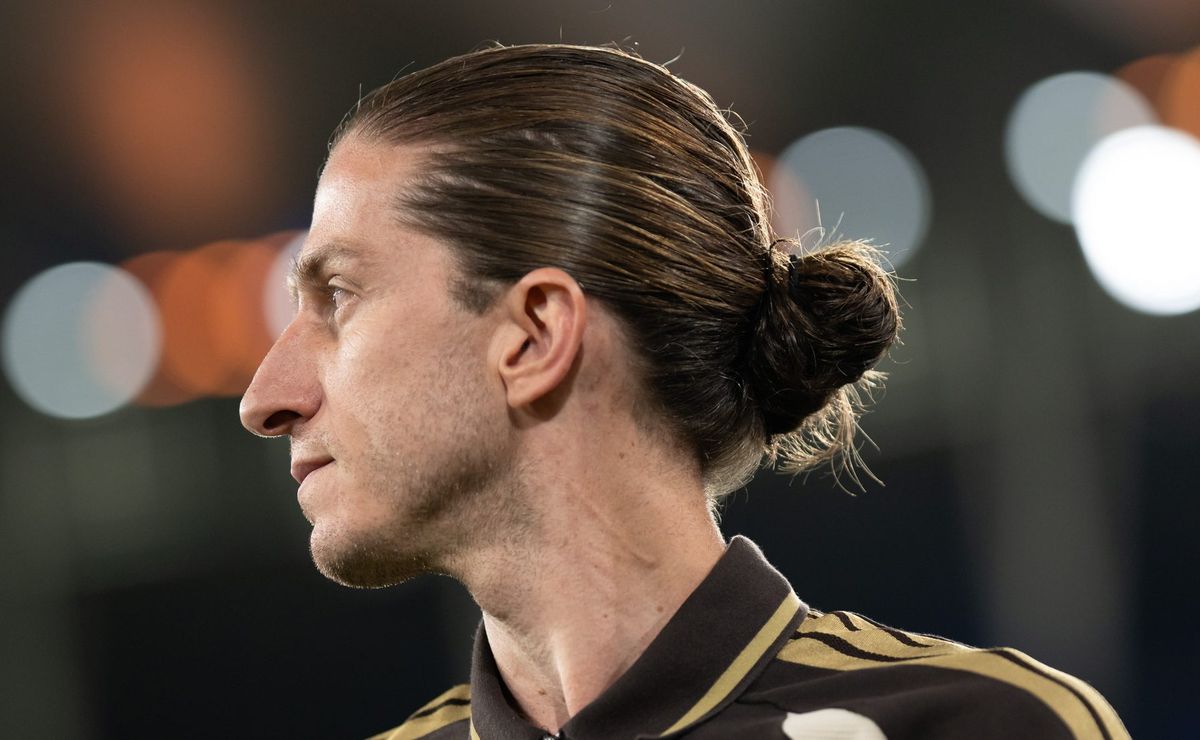 Presidente do Joinville surpreende e confessa tentativa de contato com Filipe Luís: “Não posso ter limite”