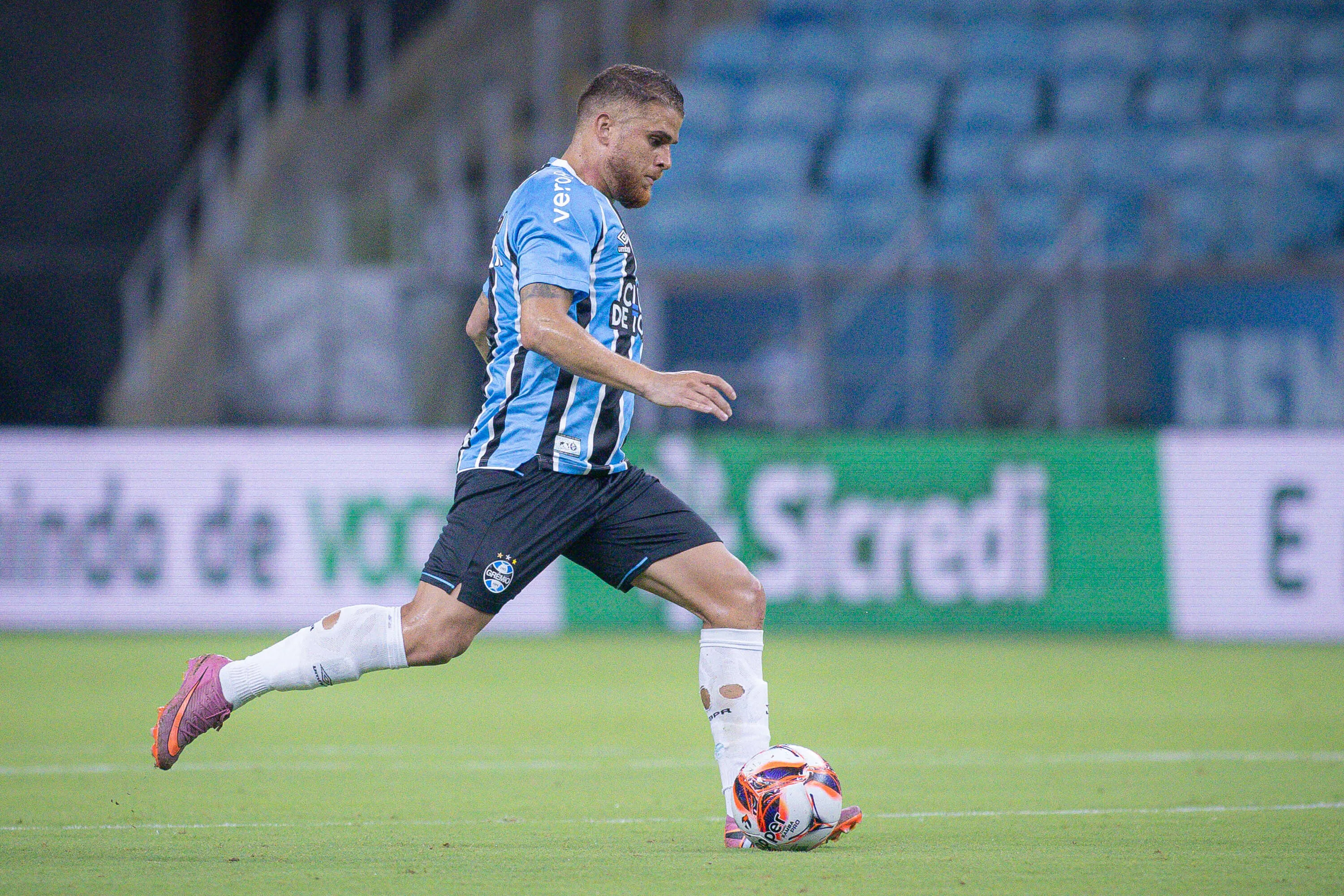 Cuéllar em jogo do Gaúcho de 2026. Foto: Maxi Franzoi/AGIF