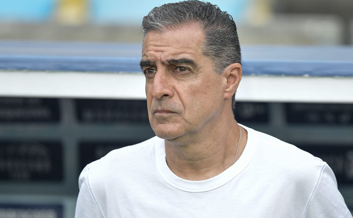 Renato Paiva faz revelação e volta a criticar postura de John Textor: “Eu nunca me esqueço”