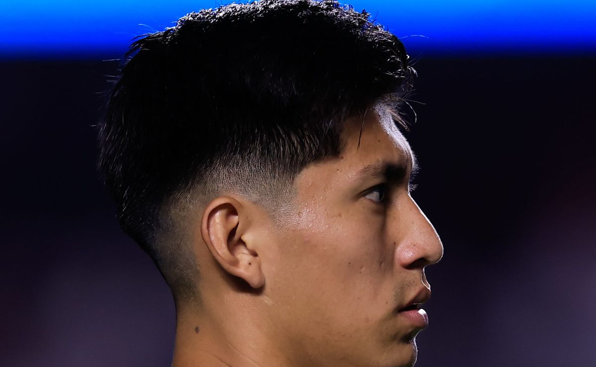 Vojvoda testa três zagueiros e pode tirar Miguelito do Santos contra Mirassol; Barreal e Rony viram alas