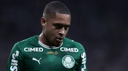 Vitor Roque iniciou na equipe reserva no 1° jogo