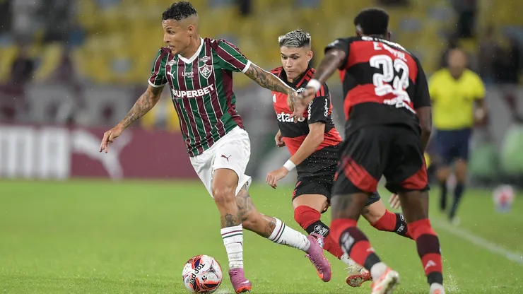 Arana, jogador do Fluminense, durante partida contra o Flamengo no estadio Maracana pelo campeonato Carioca 2026. Foto: Thiago Ribeiro/AGIF