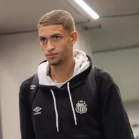 Vini Lira revela atitudes surpreendentes nos bastidores do Santos