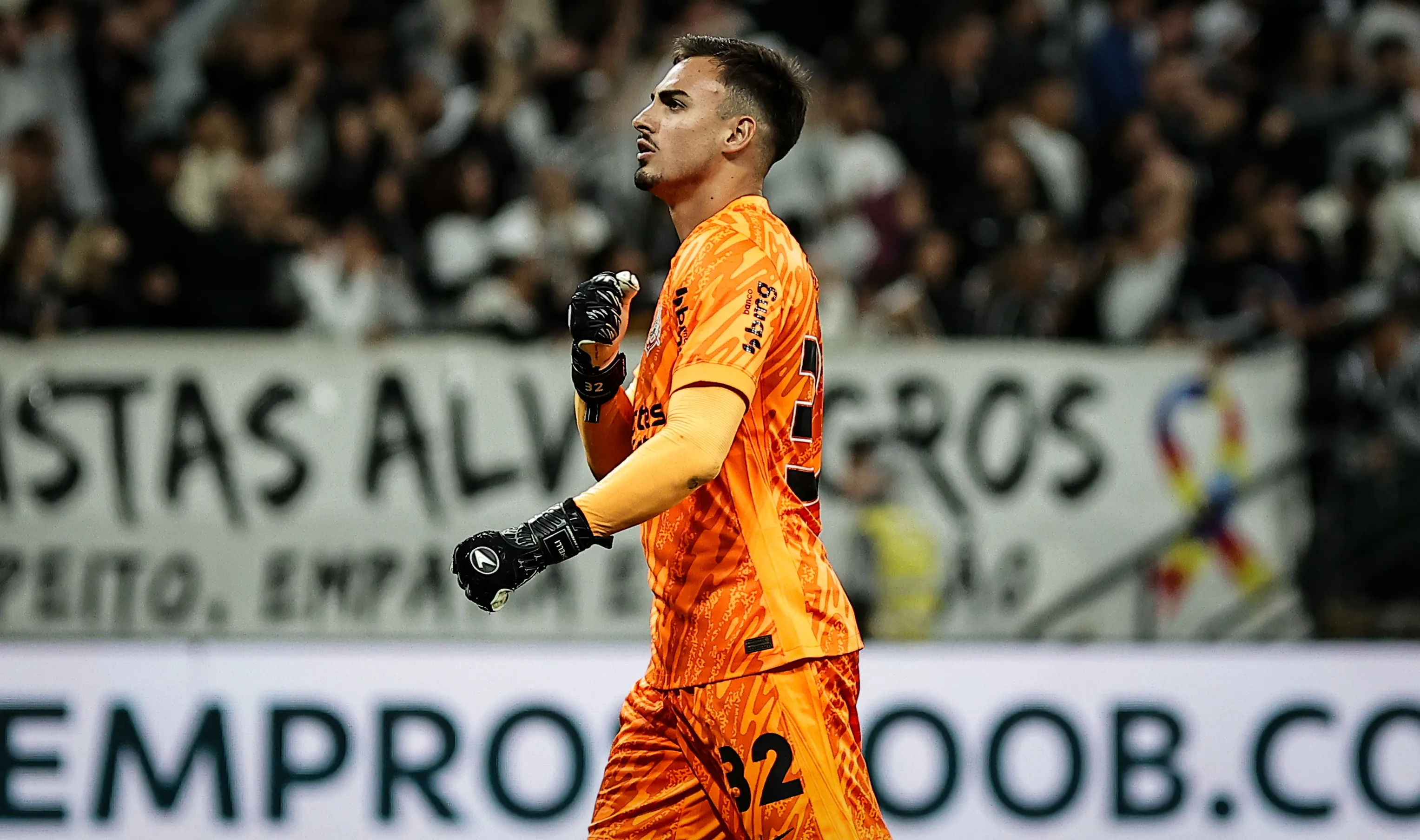 SP – SAO PAULO – 05/04/2025 – BRASILEIRO A 2025, CORINTHIANS X VASCO – Matheus Donelli goleiro do Corinthians comemora gol durante partida contra o Vasco no estadio Arena Corinthians pelo campeonato Brasileiro A 2025. Foto: Fabio Giannelli/AGIF