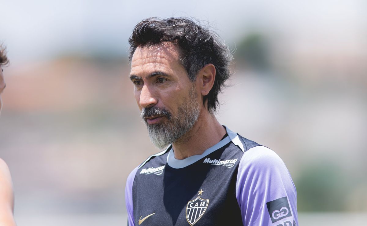 Eduardo Domínguez tem dúvida no esquema e pode afetar Hulk em Cruzeiro x Atlético-MG