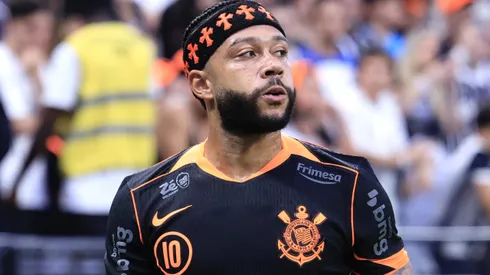 Memphis Depay segue com futuro indefinido. 

