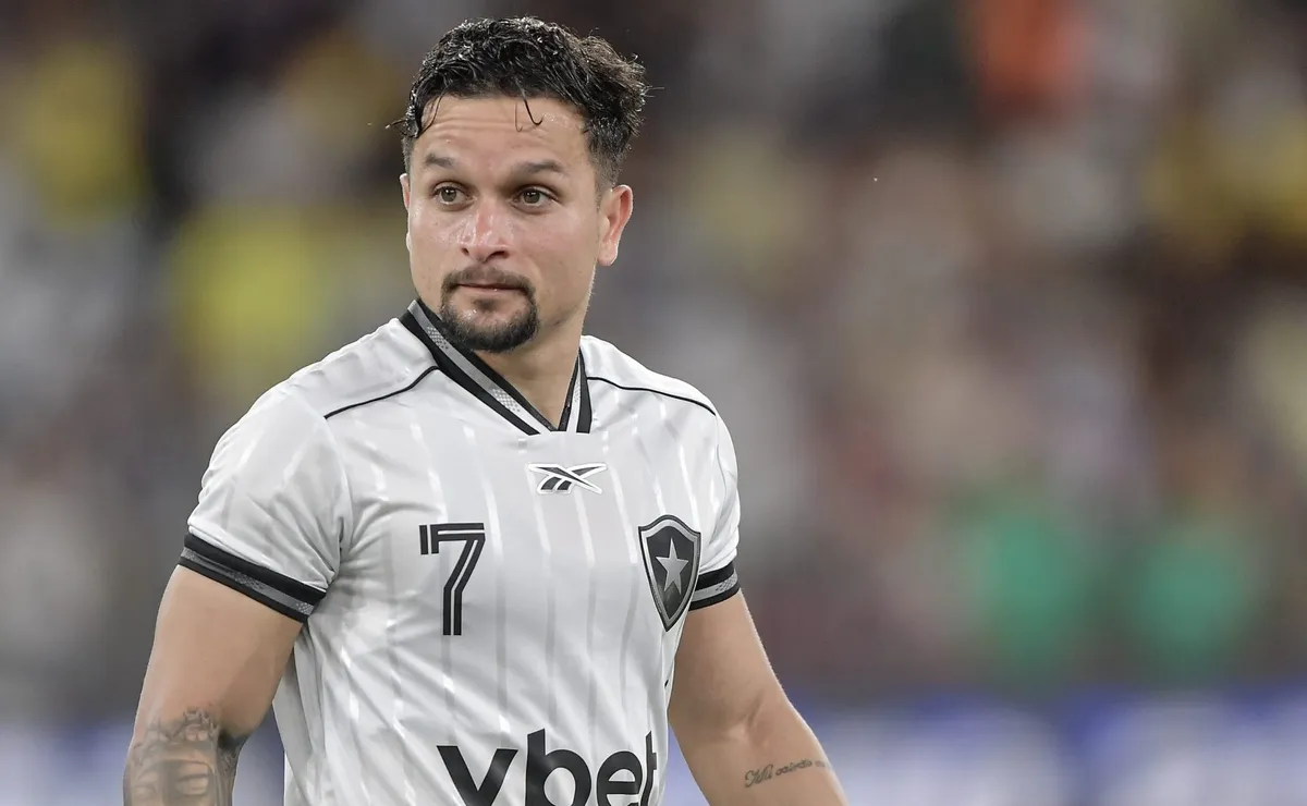 São Paulo negocia com o Botafogo pelo atacante Artur e busca contratação por empréstimo