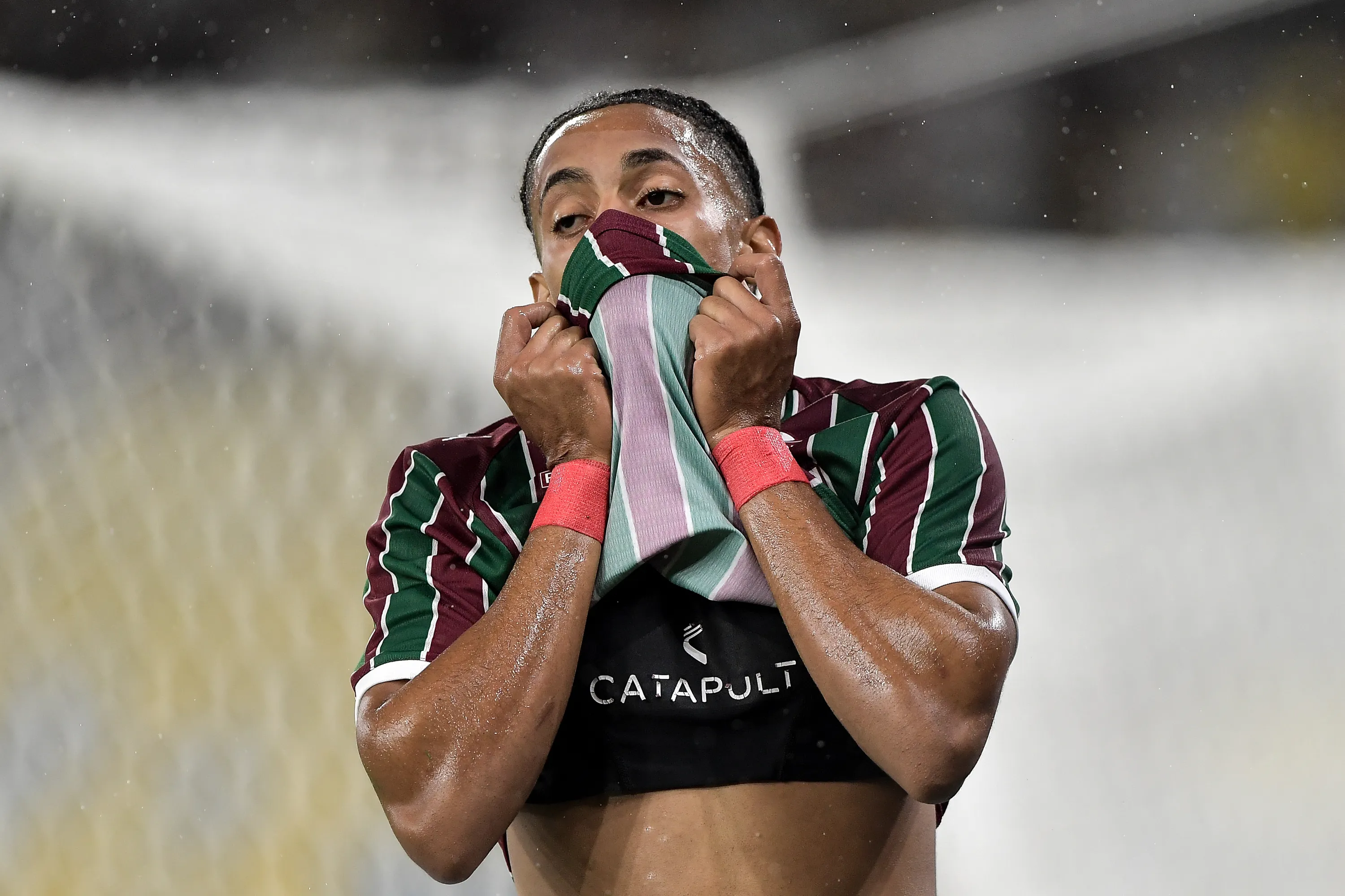 RJ – RIO DE JANEIRO – 08/02/2026 – CARIOCA 2026, FLUMINENSE X MARICA – Matheus Reis jogador do Fluminense durante partida contra o Marica no estadio Maracana pelo campeonato Carioca 2026. Foto: Thiago Ribeiro/AGIF