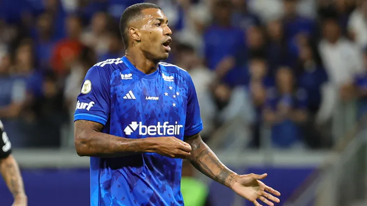 Walace em ação pelo Cruzeiro - Foto: Gilson Lobo/AGIF