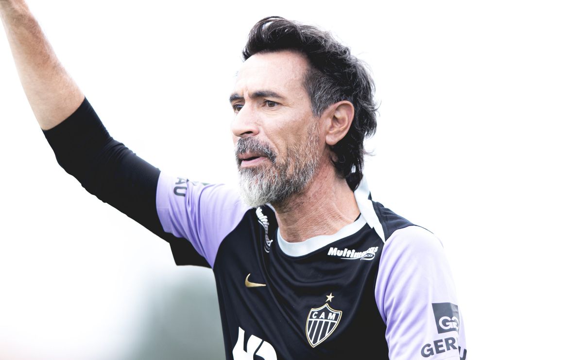 Eduardo Domínguez aperta o cerco contra corpo mole e muda o ambiente no Atlético-MG