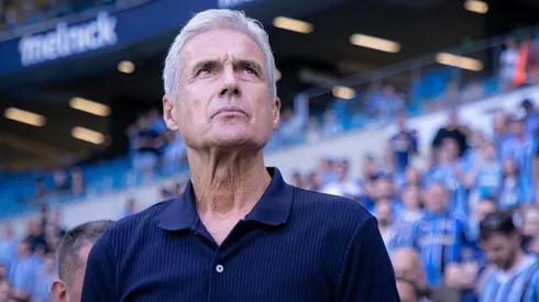 Luís Castro, técnico do Grêmio.
