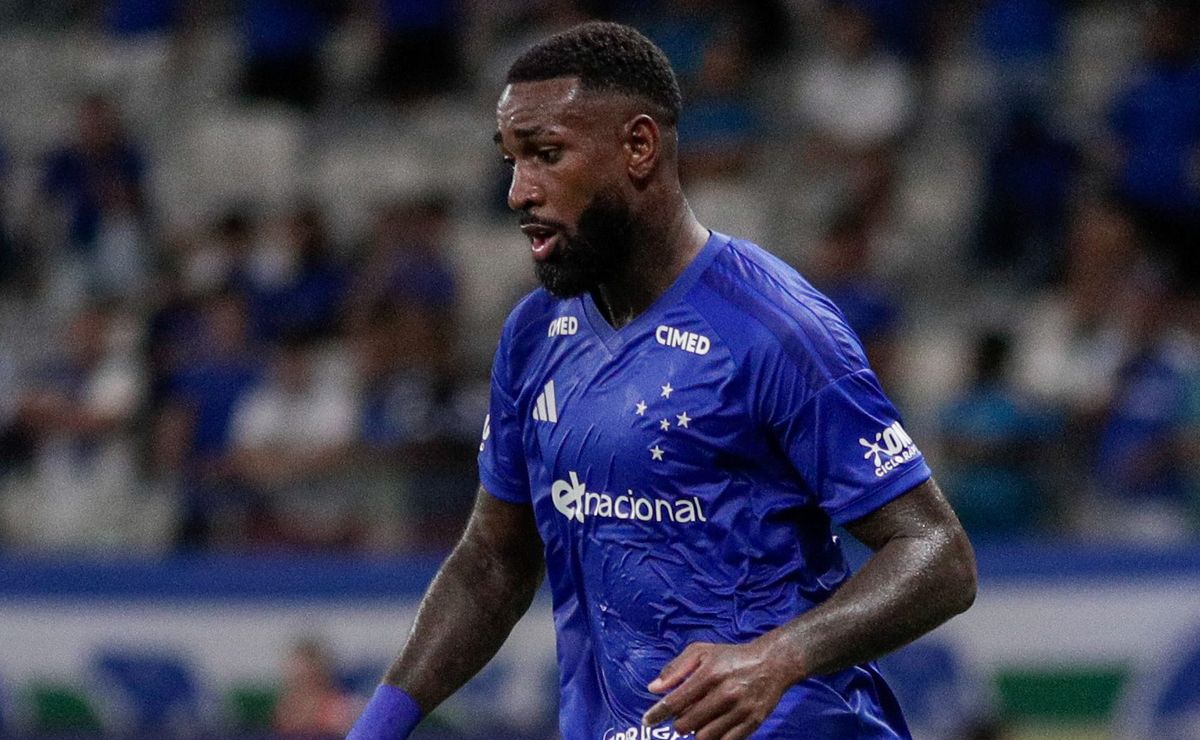 Gerson inicia remoção de tatuagens antes da final do Cruzeiro contra o rival Atlético Mineiro