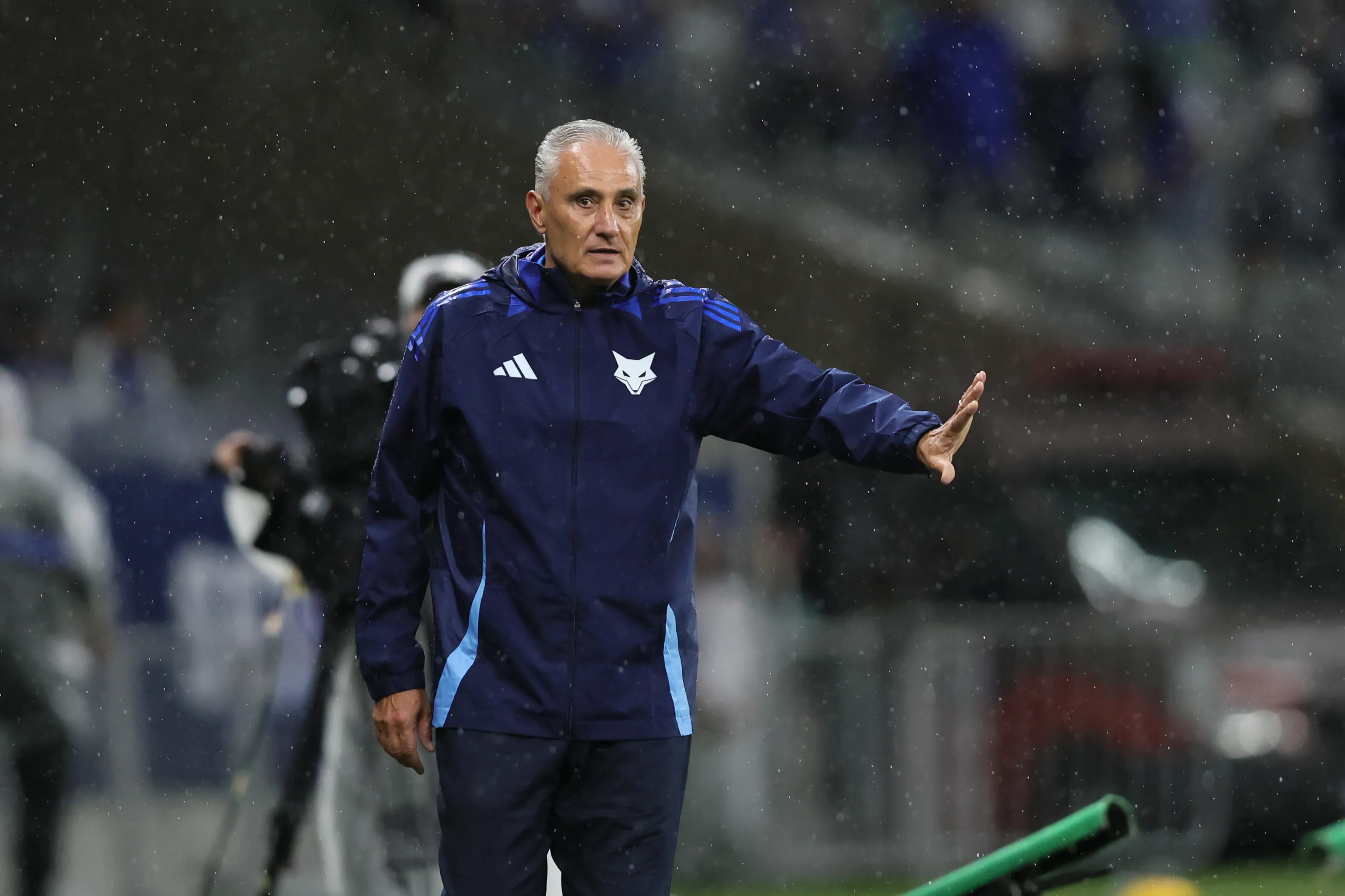 Tite chega pressionado para o clássico. Foto: Gilson Lobo/AGIF