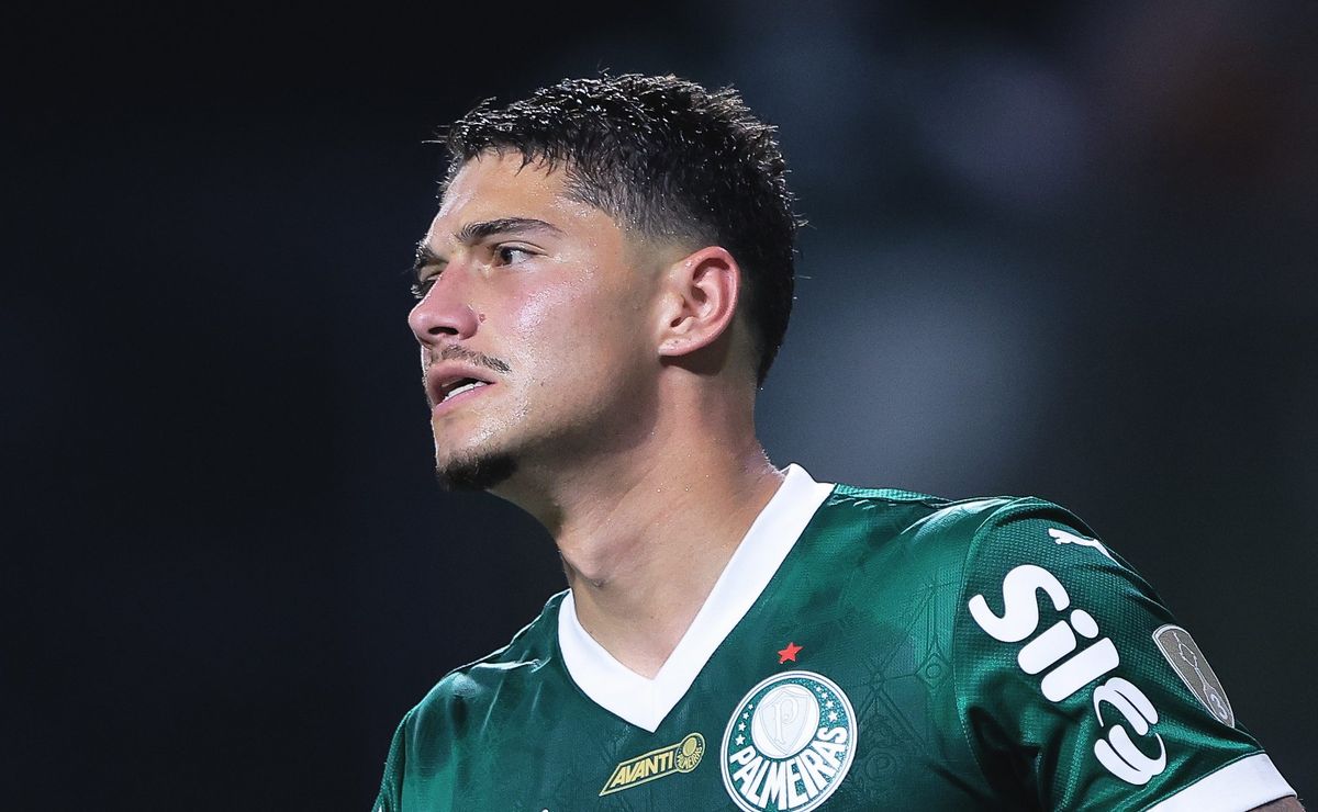 Emiliano Martinez tem situação confirmada no Palmeiras e está de volta à equipe para a final