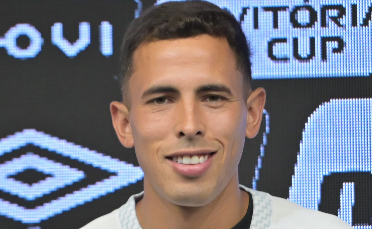 Christian Oliva revela conselhos de uruguaios antes de aceitar proposta para jogar no Santos