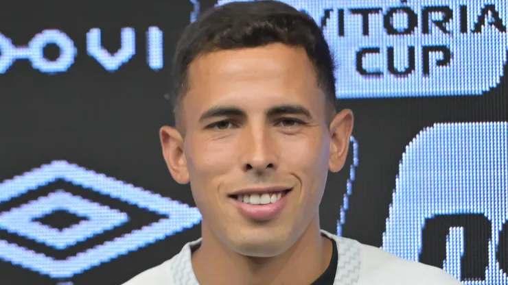 Christian Oliva chega após passagem pelo Nacional, do Uruguai