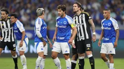Lucas Silva jogador do Cruzeiro disputa lance com Lyanco jogador do Atletico-MG durante partida no estadio Mineirao pelo campeonato Brasileiro A 2025. Foto: Gilson Lobo/AGIF