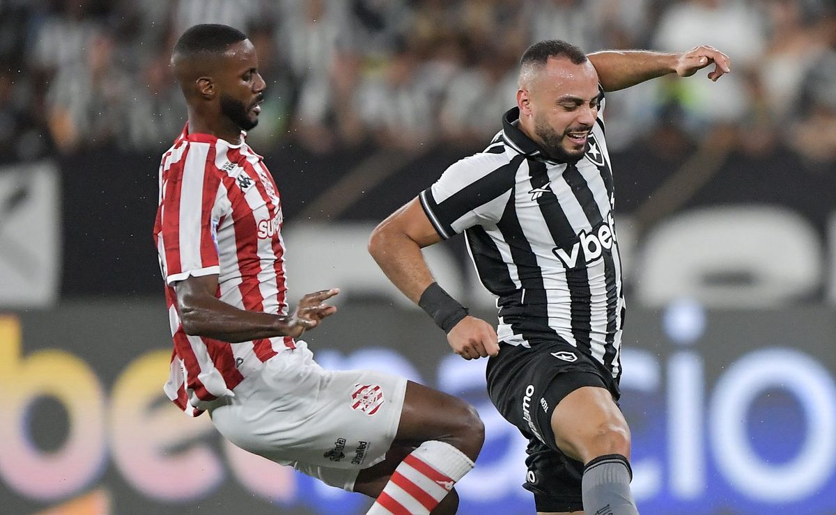 Botafogo imita saída de bola bizarra do PSG contra o Bangu e cena viraliza nas redes