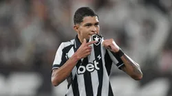 Caio Valle celebra o gol diante do Bangu