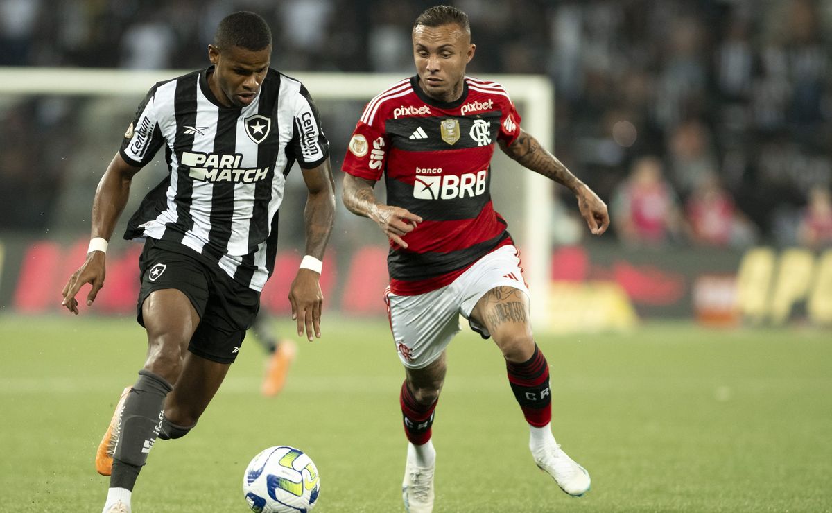 Júnior Santos projeta reestreia no Botafogo contra o Flamengo e manda recado: “Espero fazer um gol”