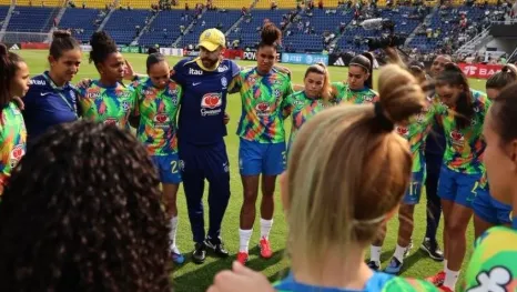 Elenco da Seleção Feminina em duelo amistoso contra o México