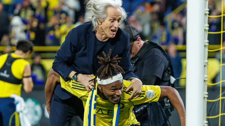 Jorge Jesus "rouba a cena" por comemoração na Arábia. Foto: Abdullah Ahmed/Getty Images