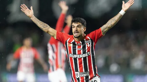 PR – CURITIBA – 25/02/2026 – BRASILEIRO A 2026, CORITIBA X SAO PAULO – Cauly jogador do Sao Paulo lamenta durante partida contra o Coritiba no estadio Couto Pereira pelo campeonato Brasileiro A 2026. Foto: Hedeson Alves/AGIF
