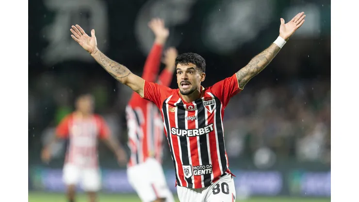 PR - CURITIBA - 25/02/2026 - BRASILEIRO A 2026, CORITIBA X SAO PAULO - Cauly jogador do Sao Paulo lamenta durante partida contra o Coritiba no estadio Couto Pereira pelo campeonato Brasileiro A 2026. Foto: Hedeson Alves/AGIF