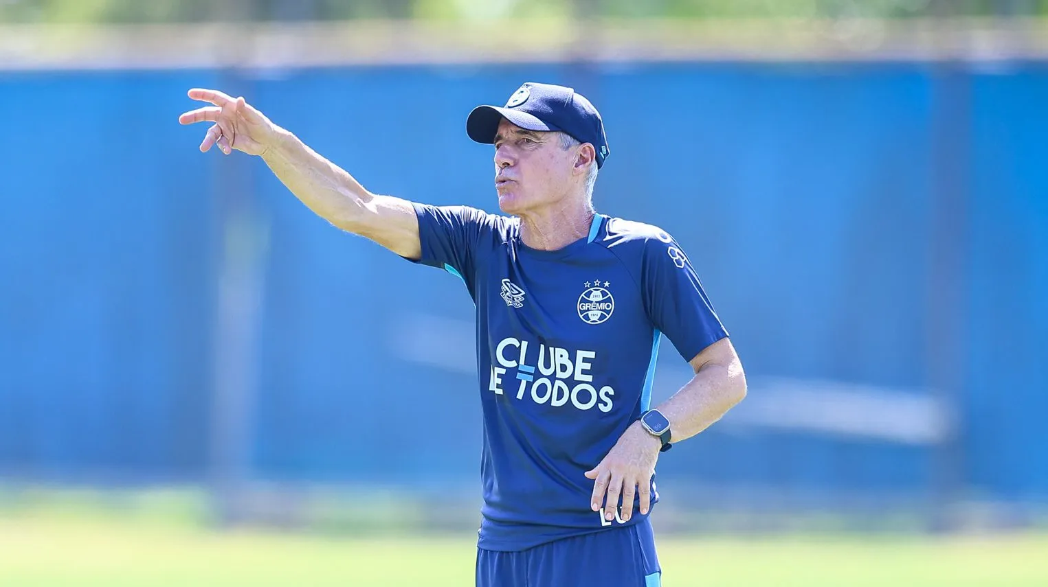 Luís Castro conseguirá um resultado positivo para o Grêmio, segundo a IA – Foto: Lucas Uebel/Grêmio FBPA