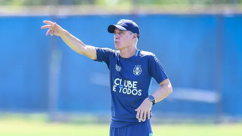 Luís Castro durante treino do Imortal