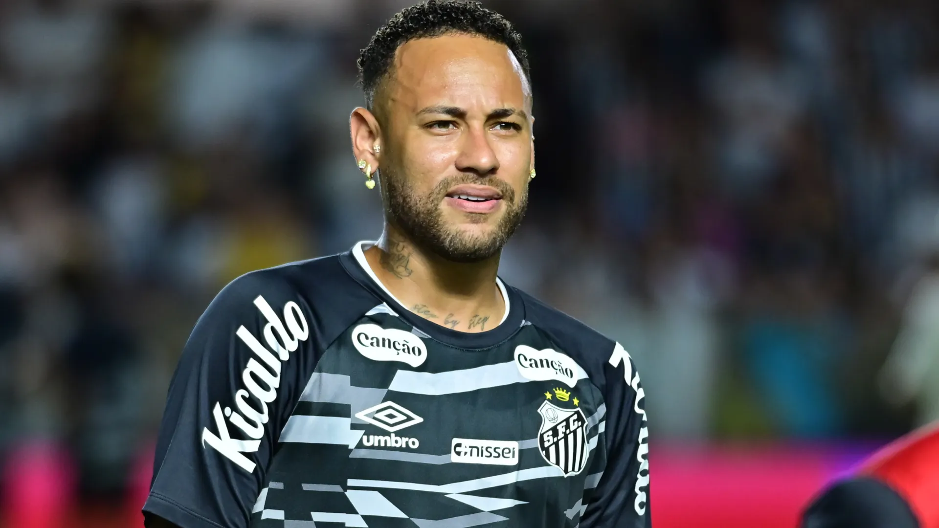 Neymar em ação pelo Santos – Foto: Jota Erre/AGIF
