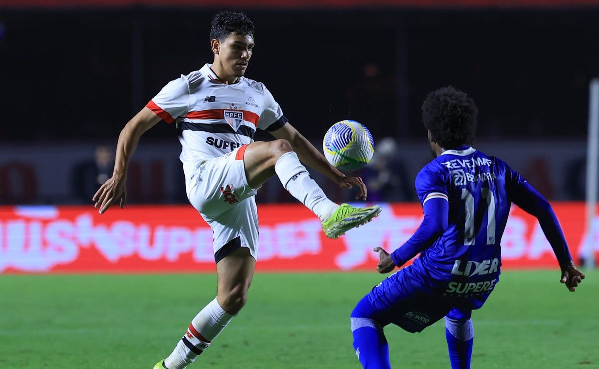 Moreira se destaca em testes físicos e volta a ganhar espaço no São Paulo