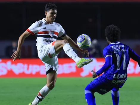 Moreira chama atenção em testes e volta ao radar de Crespo